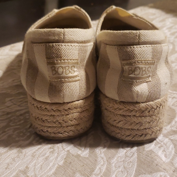 SOLD! Bob's size 7 Skechers foam canvas wedges - Picture 4 of 5